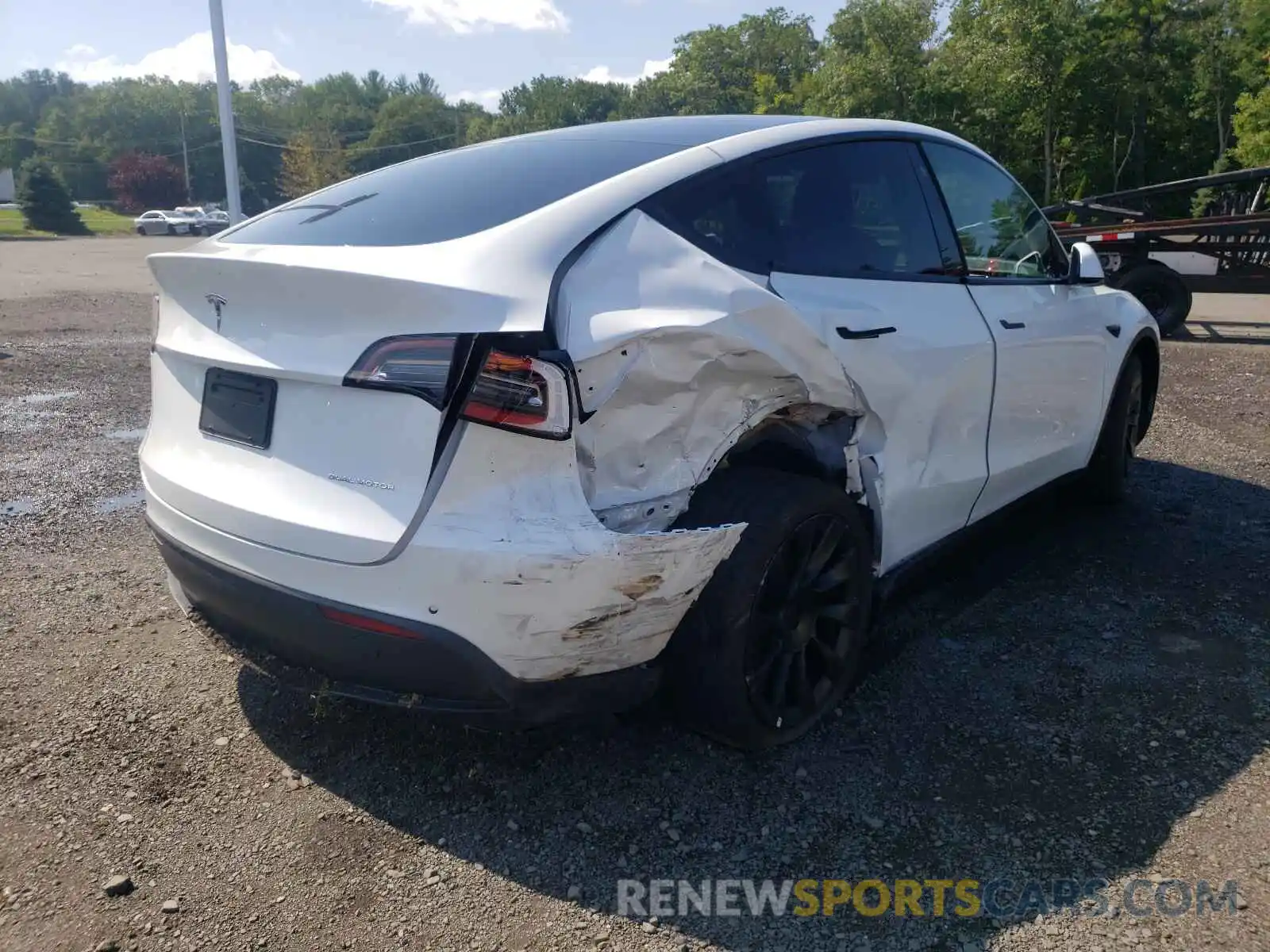 4 Photograph of a damaged car 5YJYGDEE2MF119900 TESLA MODEL Y 2021