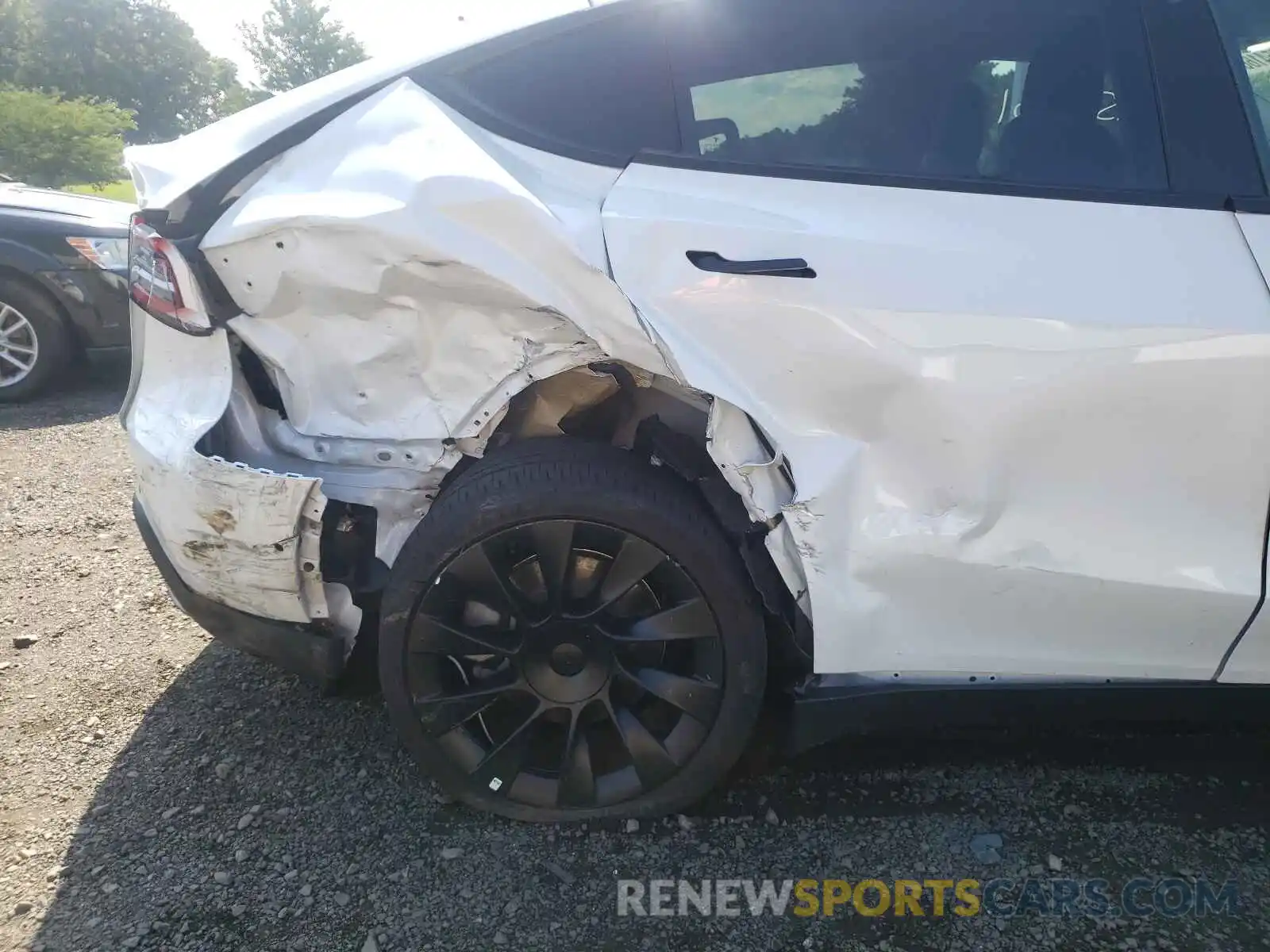 9 Photograph of a damaged car 5YJYGDEE2MF119900 TESLA MODEL Y 2021