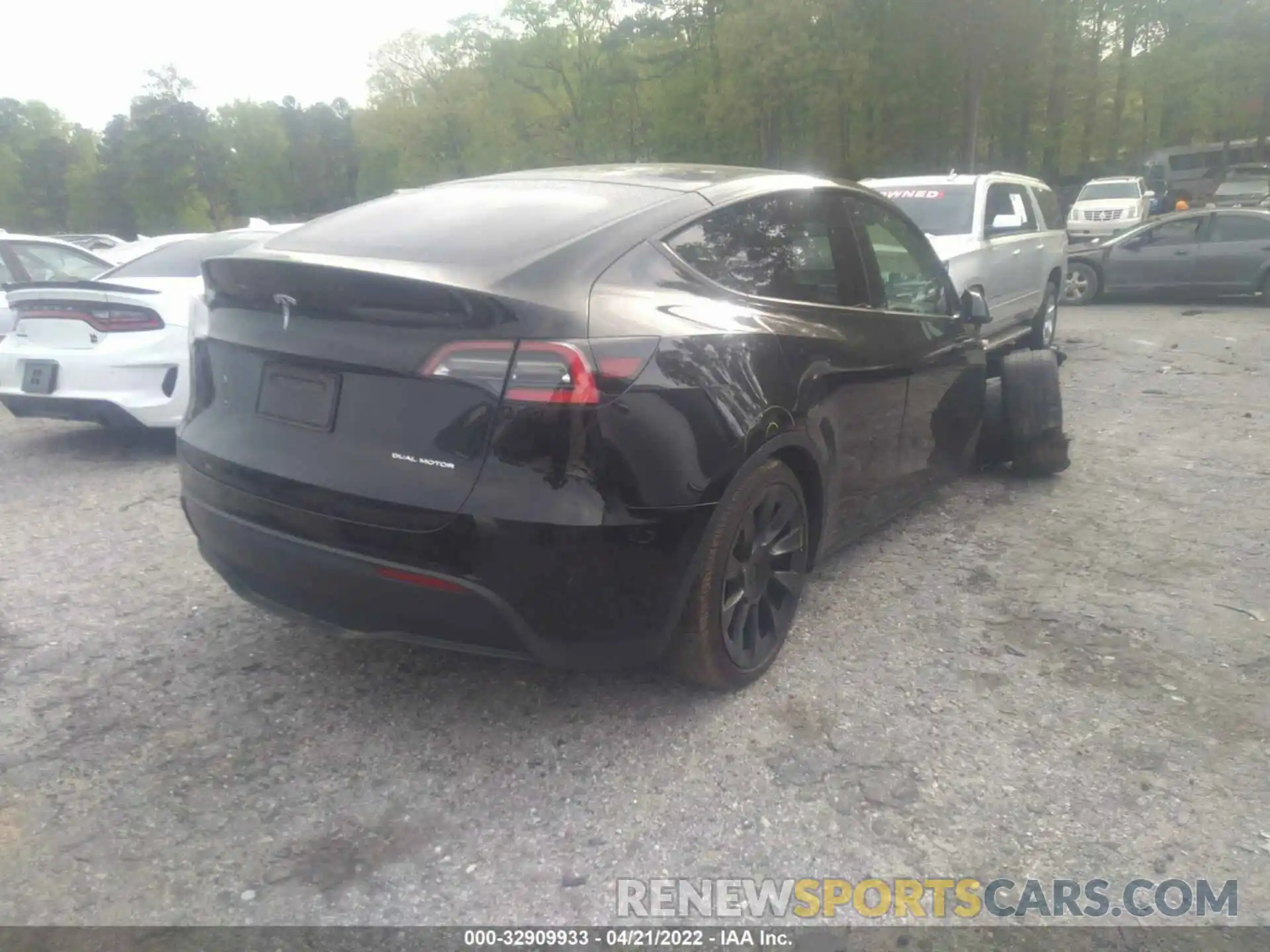 4 Photograph of a damaged car 5YJYGDEE2MF120576 TESLA MODEL Y 2021