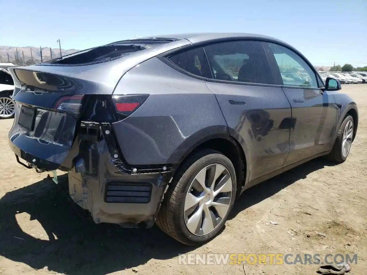 4 Photograph of a damaged car 5YJYGDEE2MF122201 TESLA MODEL Y 2021