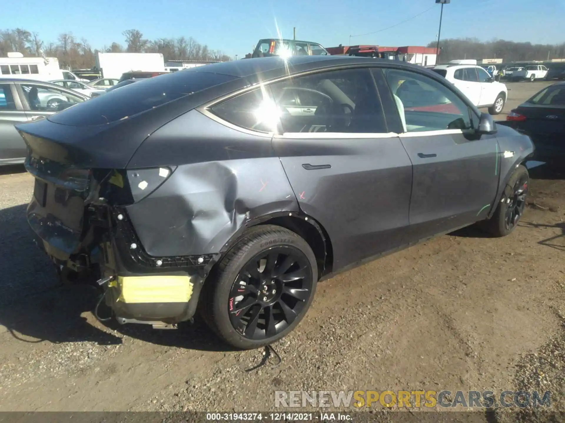 4 Photograph of a damaged car 5YJYGDEE2MF125048 TESLA MODEL Y 2021