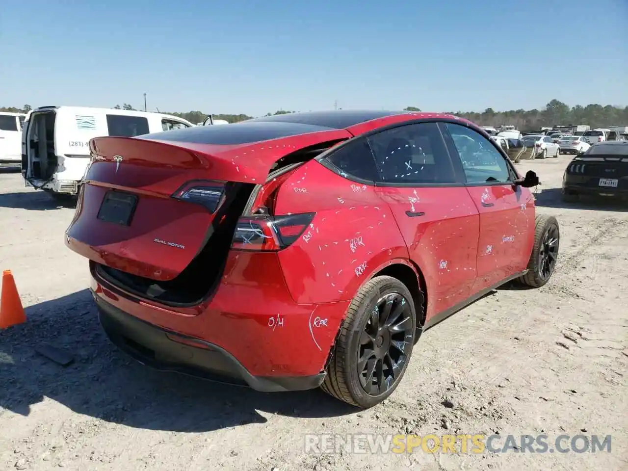 4 Photograph of a damaged car 5YJYGDEE2MF129603 TESLA MODEL Y 2021