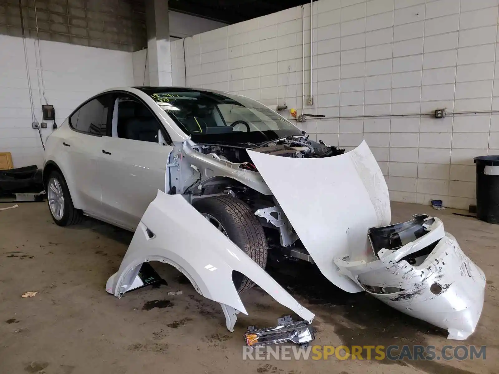 1 Photograph of a damaged car 5YJYGDEE2MF145784 TESLA MODEL Y 2021