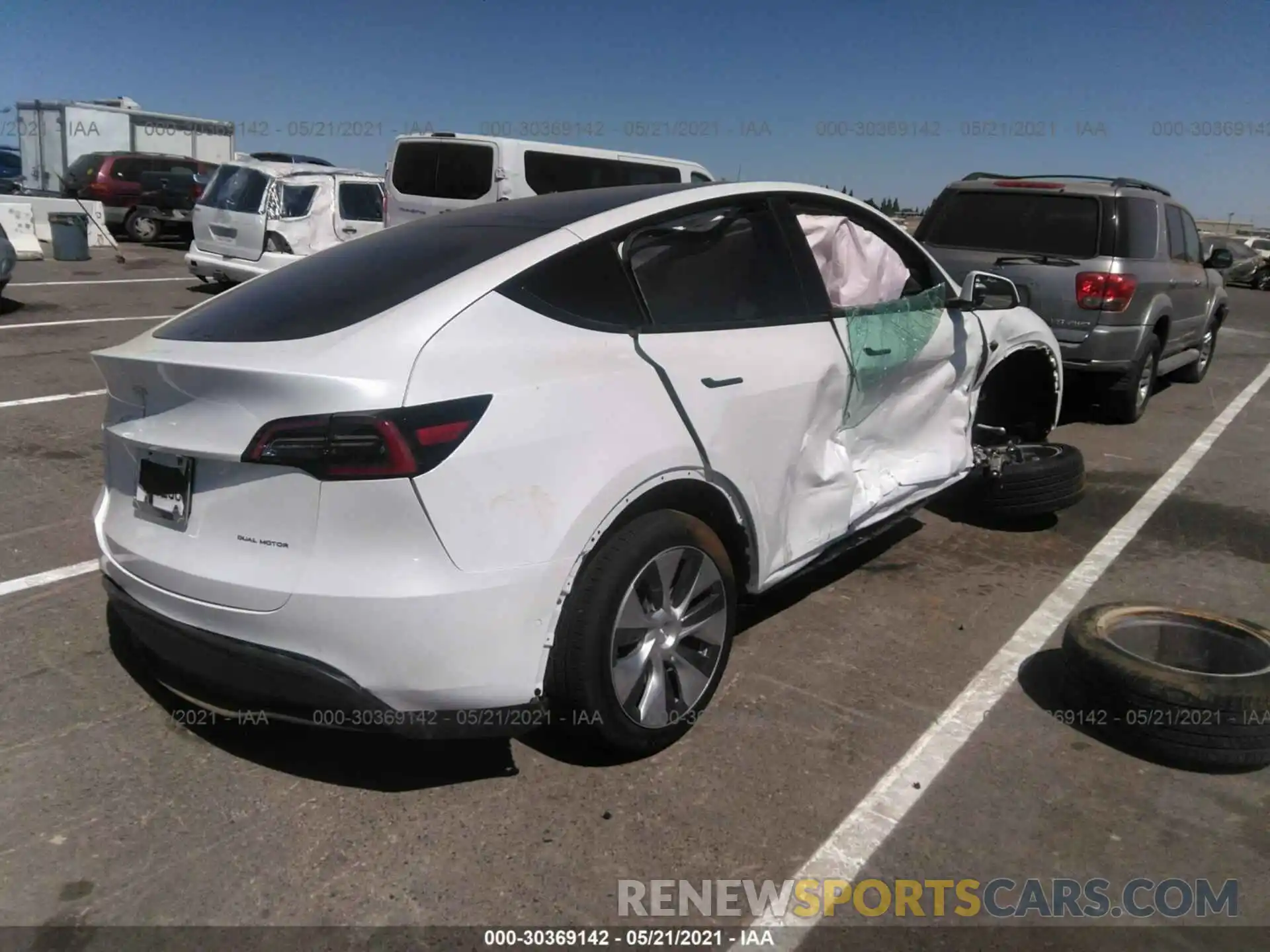 4 Photograph of a damaged car 5YJYGDEE2MF150807 TESLA MODEL Y 2021