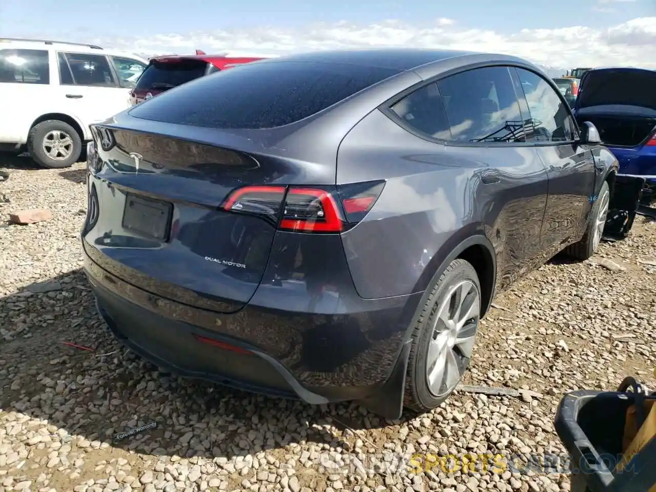 4 Photograph of a damaged car 5YJYGDEE2MF153125 TESLA MODEL Y 2021