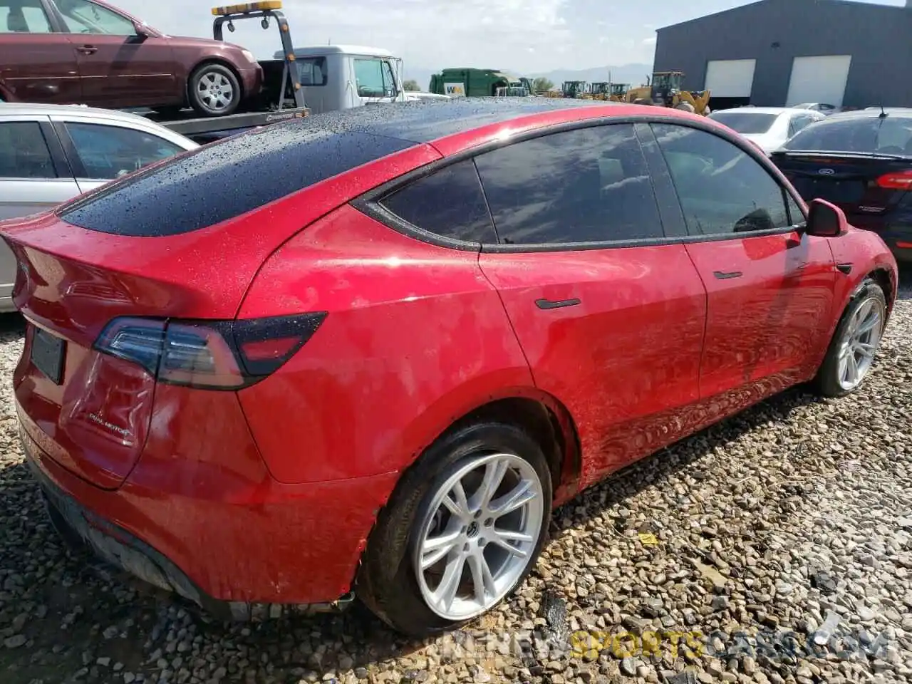 4 Photograph of a damaged car 5YJYGDEE2MF153142 TESLA MODEL Y 2021