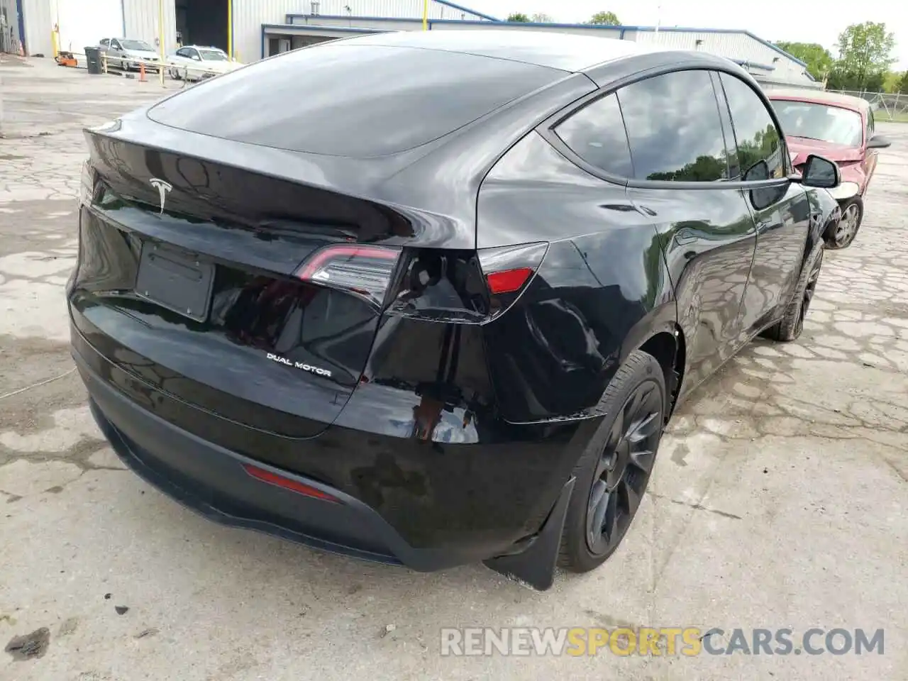 4 Photograph of a damaged car 5YJYGDEE2MF191647 TESLA MODEL Y 2021