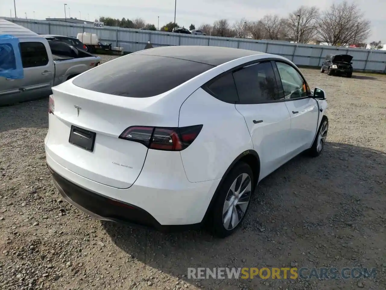 4 Photograph of a damaged car 5YJYGDEE2MF191857 TESLA MODEL Y 2021