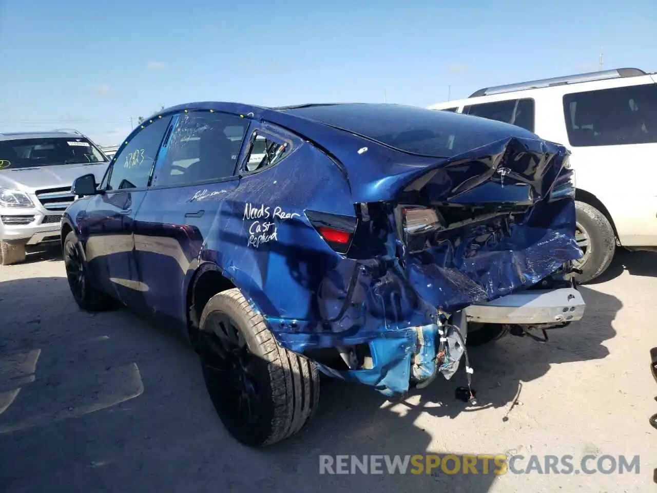 3 Photograph of a damaged car 5YJYGDEE2MF200217 TESLA MODEL Y 2021