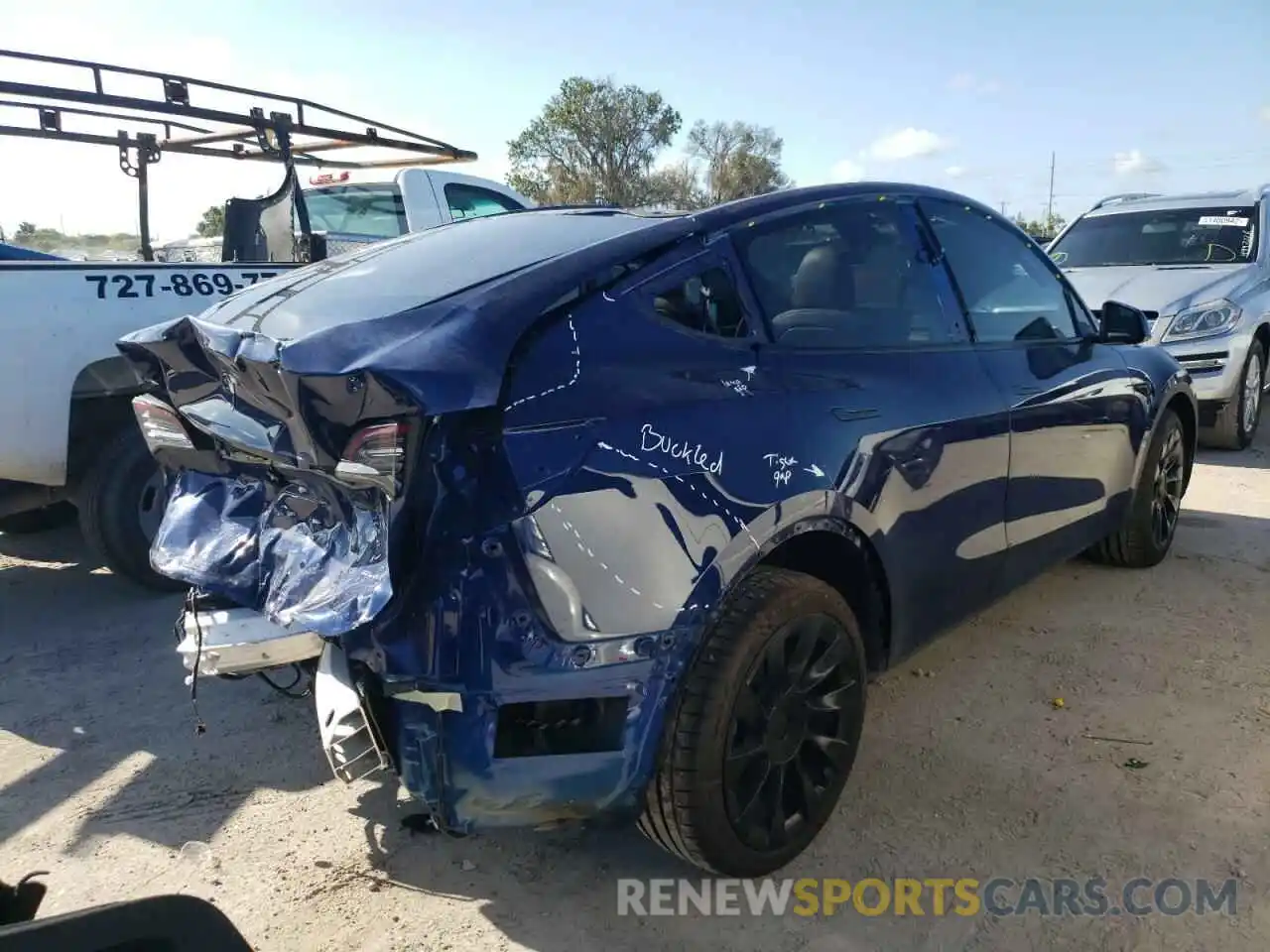 4 Photograph of a damaged car 5YJYGDEE2MF200217 TESLA MODEL Y 2021