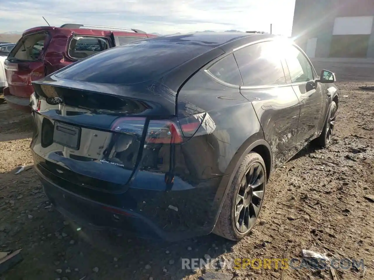 4 Photograph of a damaged car 5YJYGDEE2MF210150 TESLA MODEL Y 2021