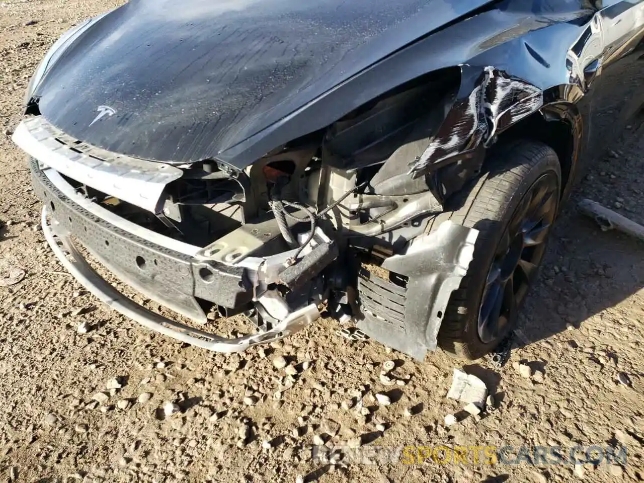 9 Photograph of a damaged car 5YJYGDEE2MF210150 TESLA MODEL Y 2021