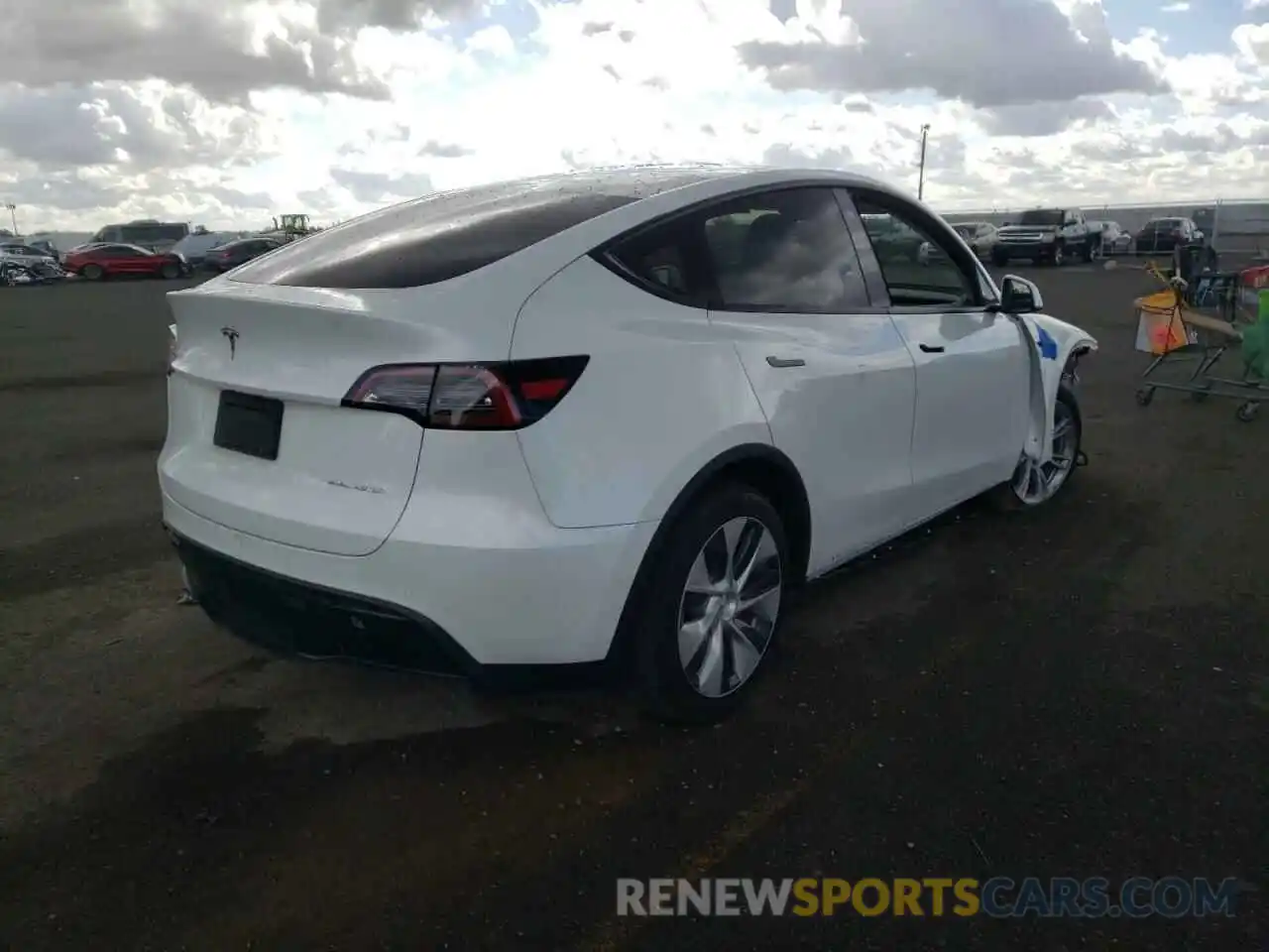 4 Photograph of a damaged car 5YJYGDEE2MF213078 TESLA MODEL Y 2021