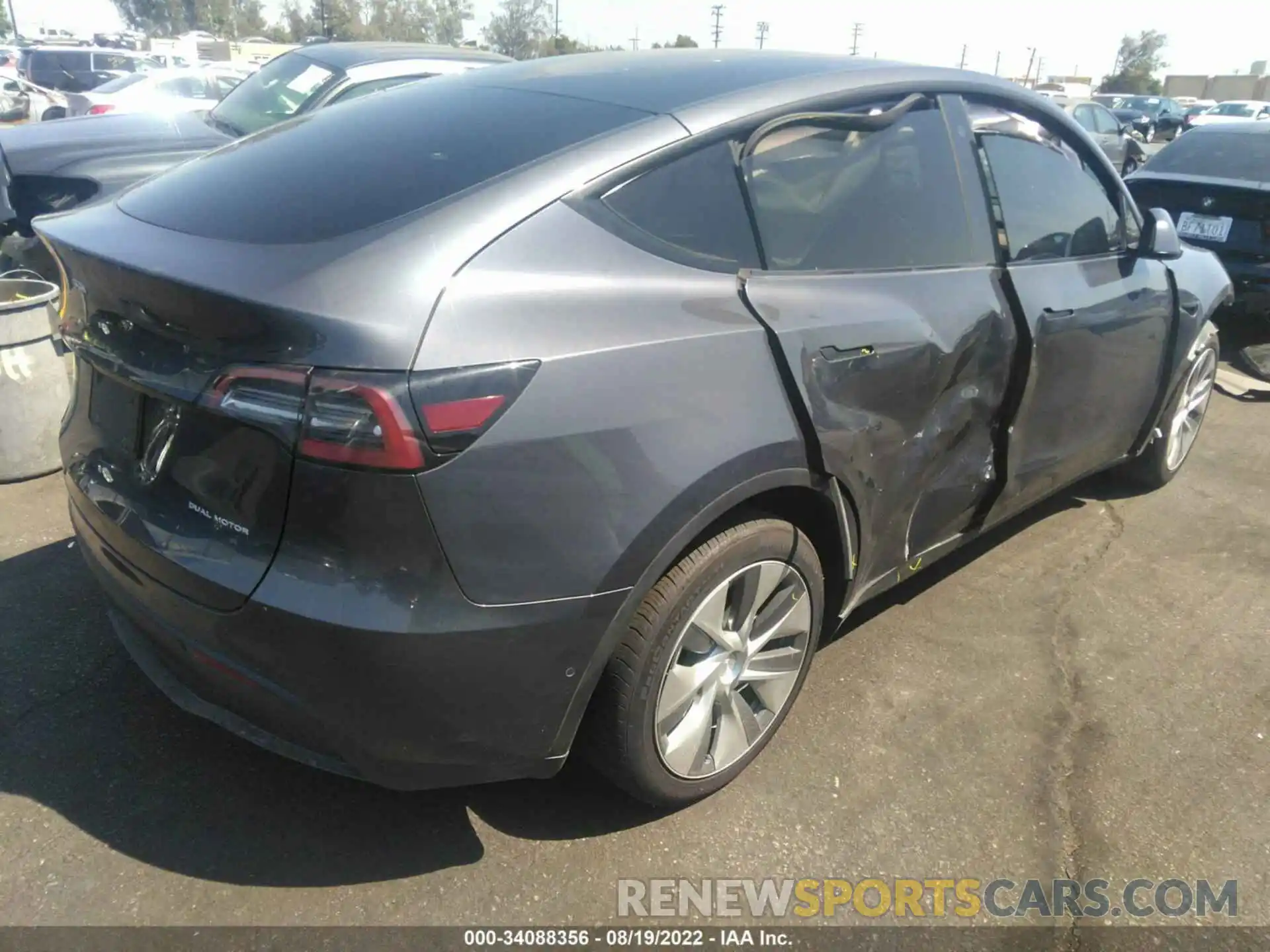 4 Photograph of a damaged car 5YJYGDEE2MF218202 TESLA MODEL Y 2021