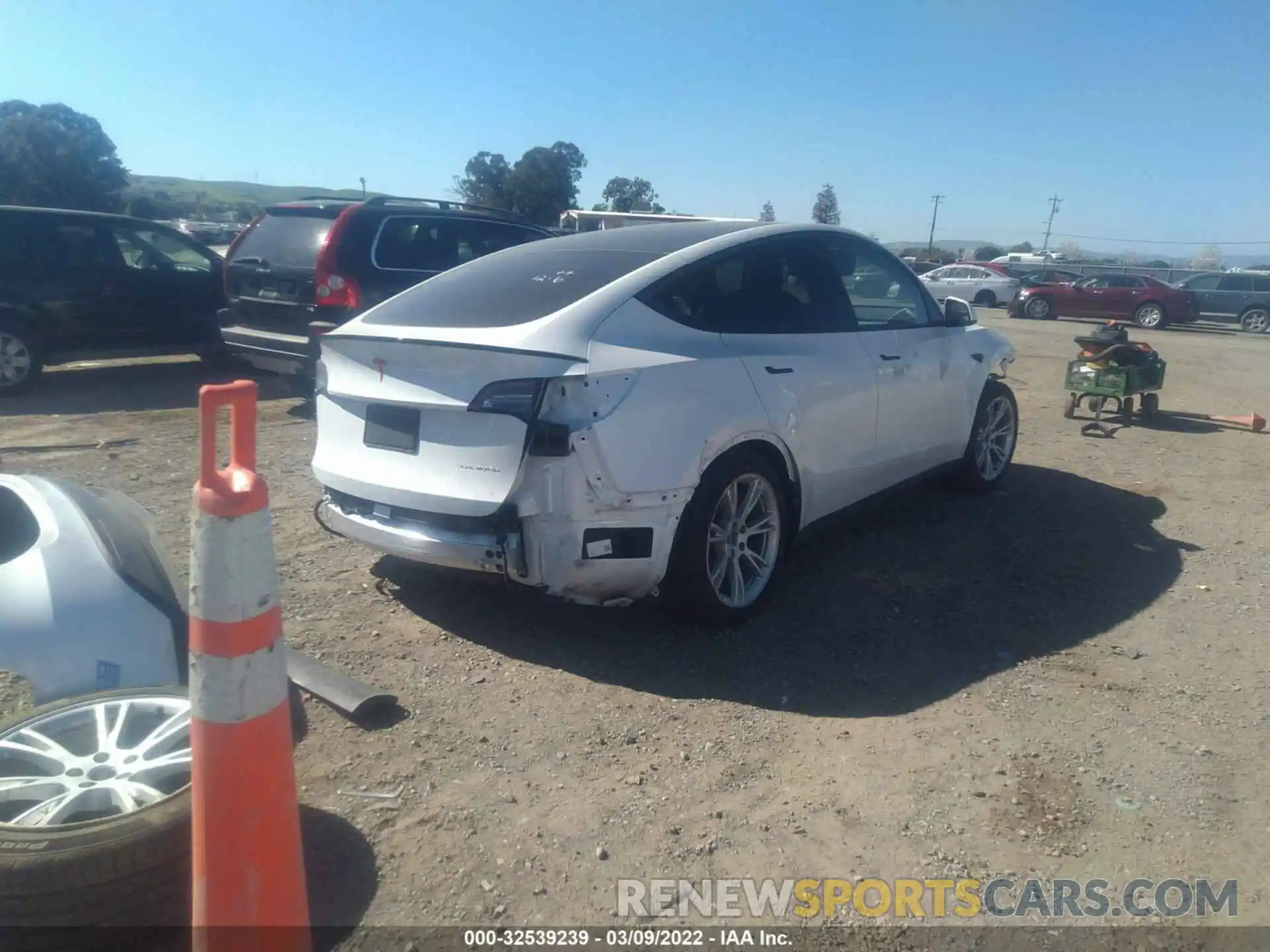 4 Photograph of a damaged car 5YJYGDEE2MF222850 TESLA MODEL Y 2021