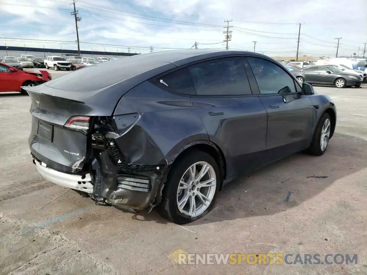 4 Photograph of a damaged car 5YJYGDEE2MF228499 TESLA MODEL Y 2021