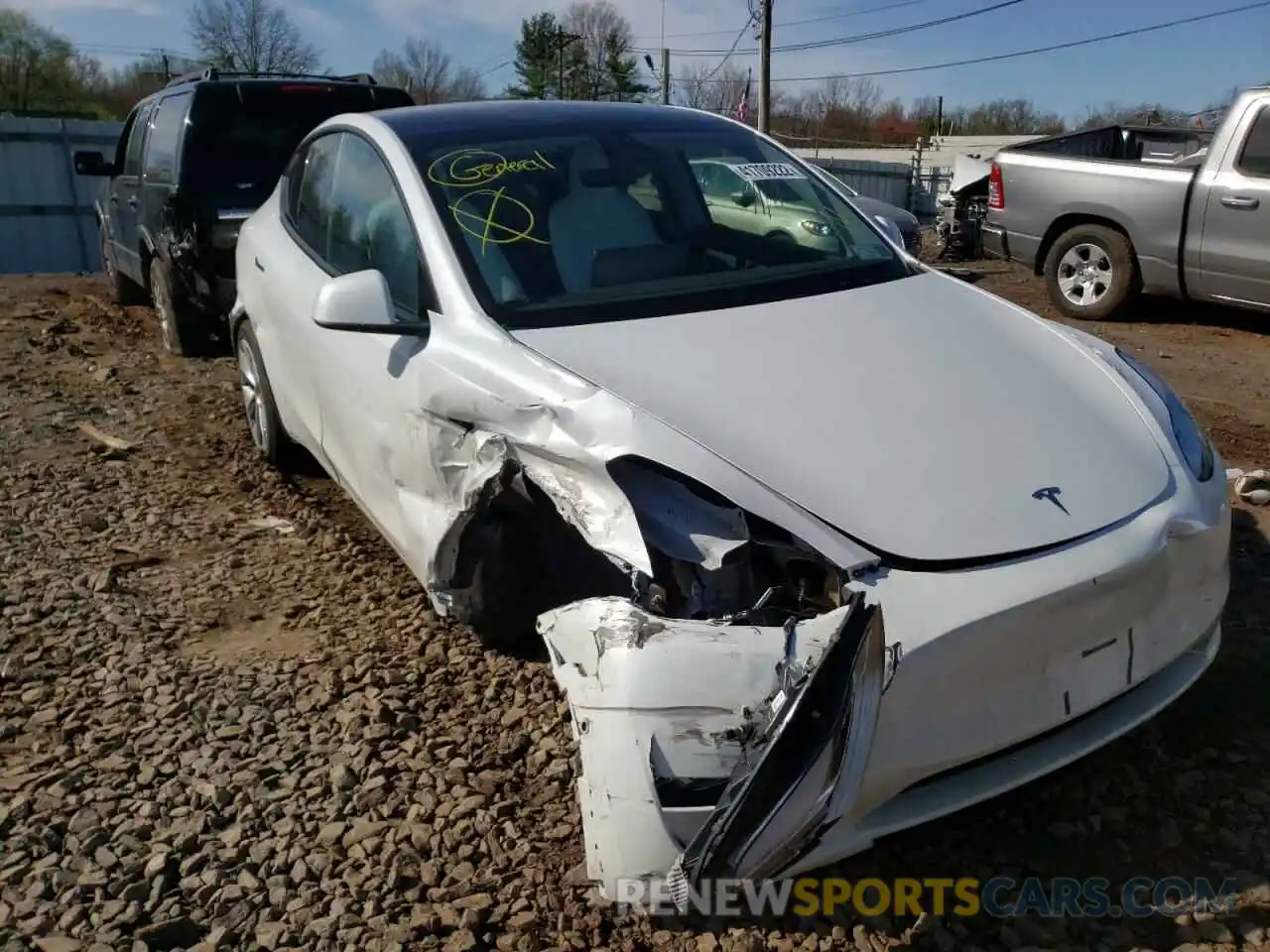 1 Photograph of a damaged car 5YJYGDEE2MF243679 TESLA MODEL Y 2021