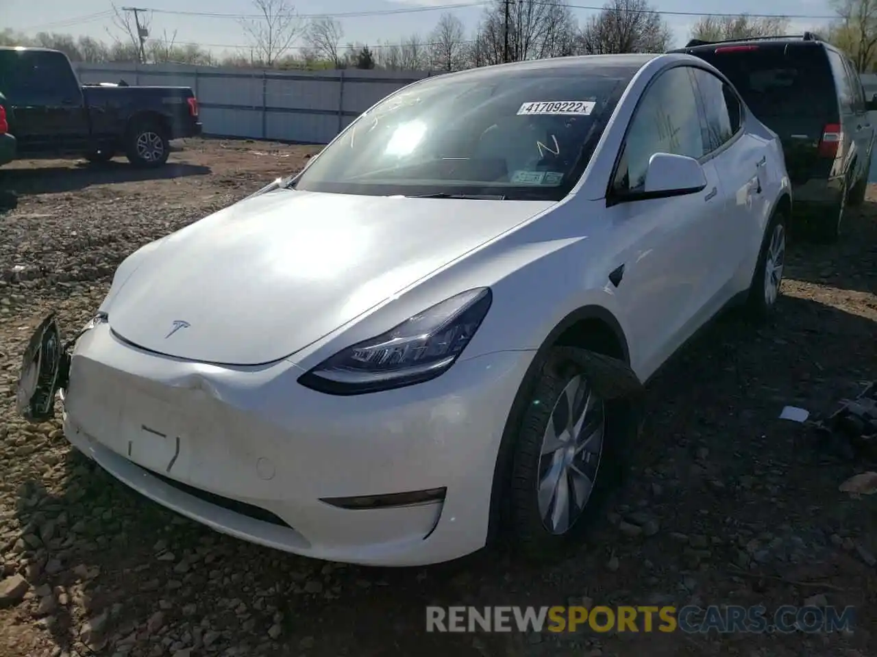 2 Photograph of a damaged car 5YJYGDEE2MF243679 TESLA MODEL Y 2021