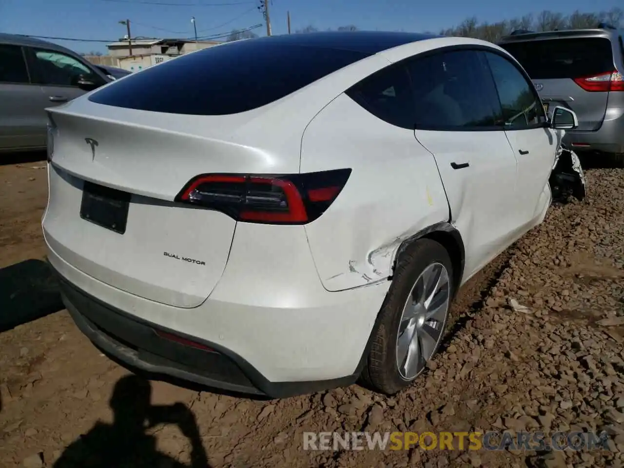 4 Photograph of a damaged car 5YJYGDEE2MF243679 TESLA MODEL Y 2021