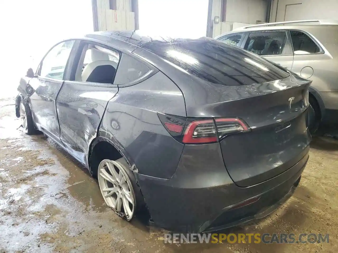 3 Photograph of a damaged car 5YJYGDEE2MF249112 TESLA MODEL Y 2021