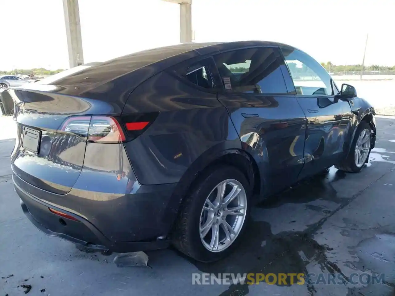 4 Photograph of a damaged car 5YJYGDEE2MF253368 TESLA MODEL Y 2021