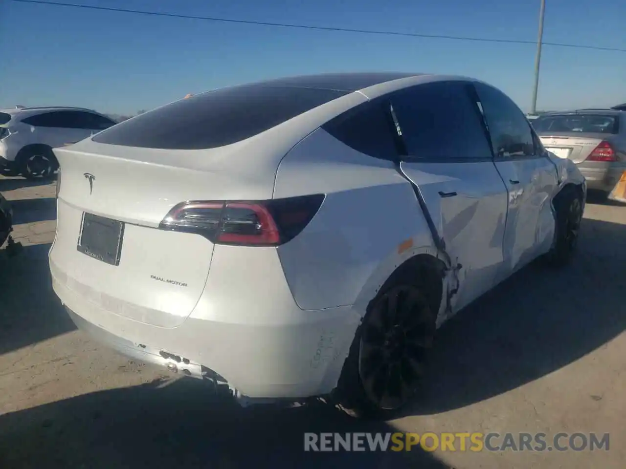 4 Photograph of a damaged car 5YJYGDEE2MF257419 TESLA MODEL Y 2021