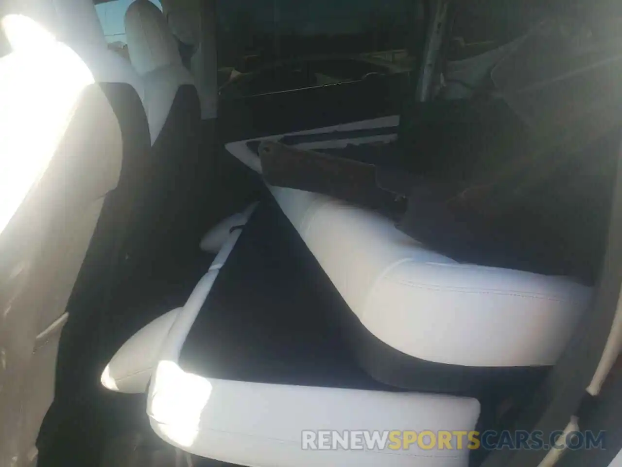 6 Photograph of a damaged car 5YJYGDEE2MF257419 TESLA MODEL Y 2021