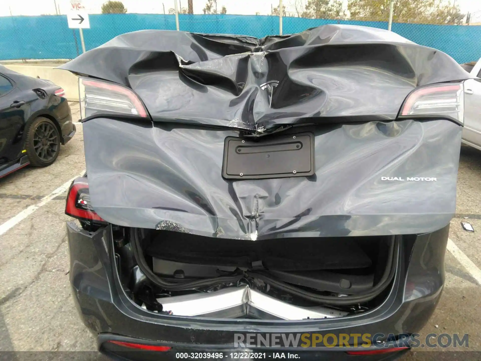 6 Photograph of a damaged car 5YJYGDEE2MF263852 TESLA MODEL Y 2021