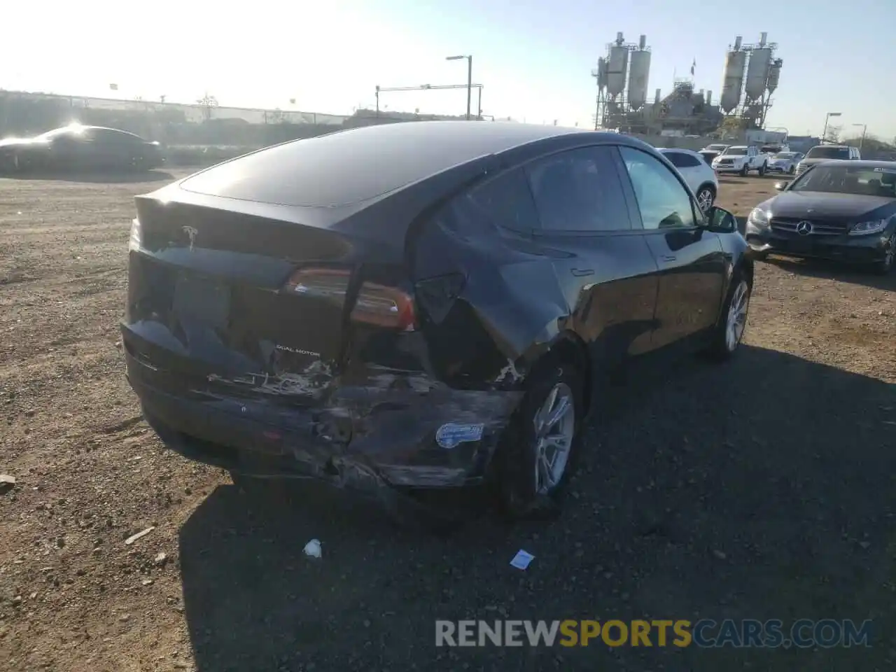 4 Photograph of a damaged car 5YJYGDEE2MF276309 TESLA MODEL Y 2021