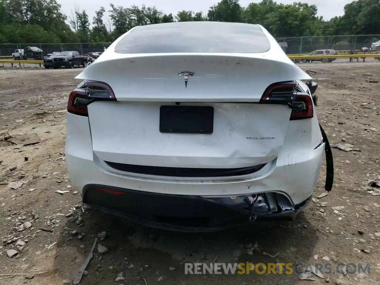 9 Photograph of a damaged car 5YJYGDEE2MF295149 TESLA MODEL Y 2021