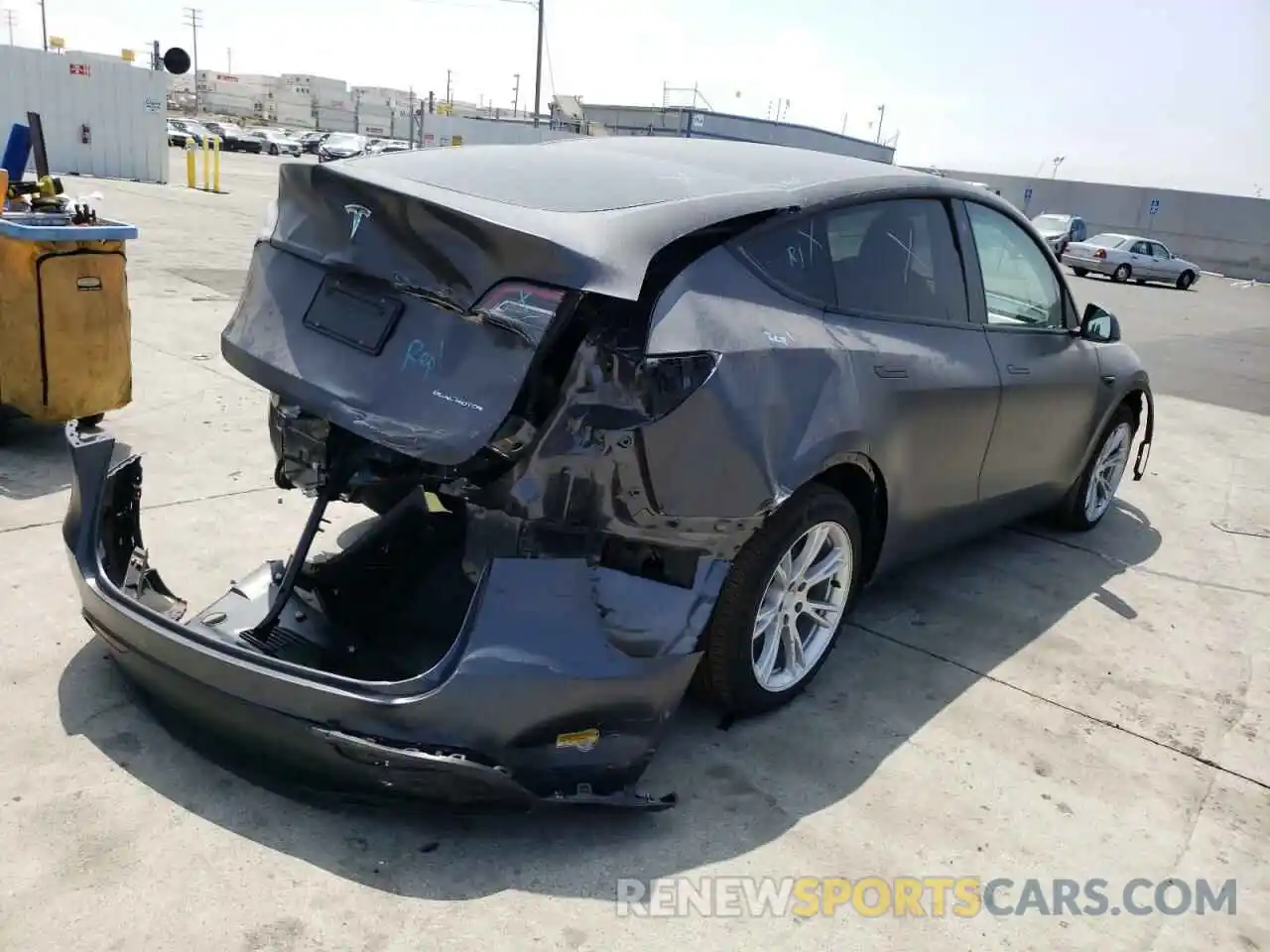 4 Photograph of a damaged car 5YJYGDEE2MF304559 TESLA MODEL Y 2021