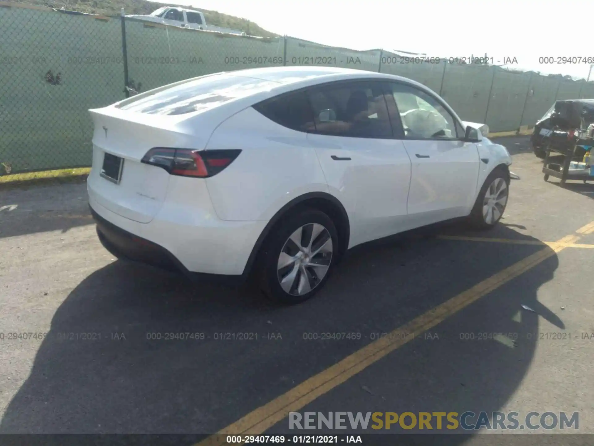 4 Photograph of a damaged car 5YJYGDEE3MF063739 TESLA MODEL Y 2021