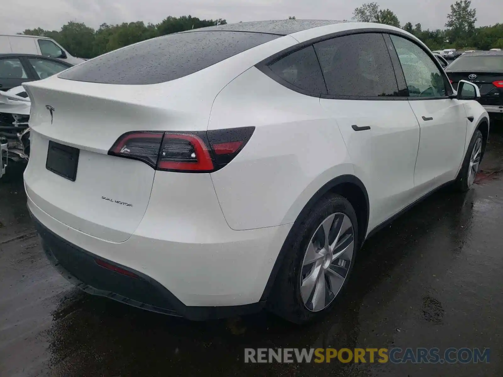 4 Photograph of a damaged car 5YJYGDEE3MF065569 TESLA MODEL Y 2021