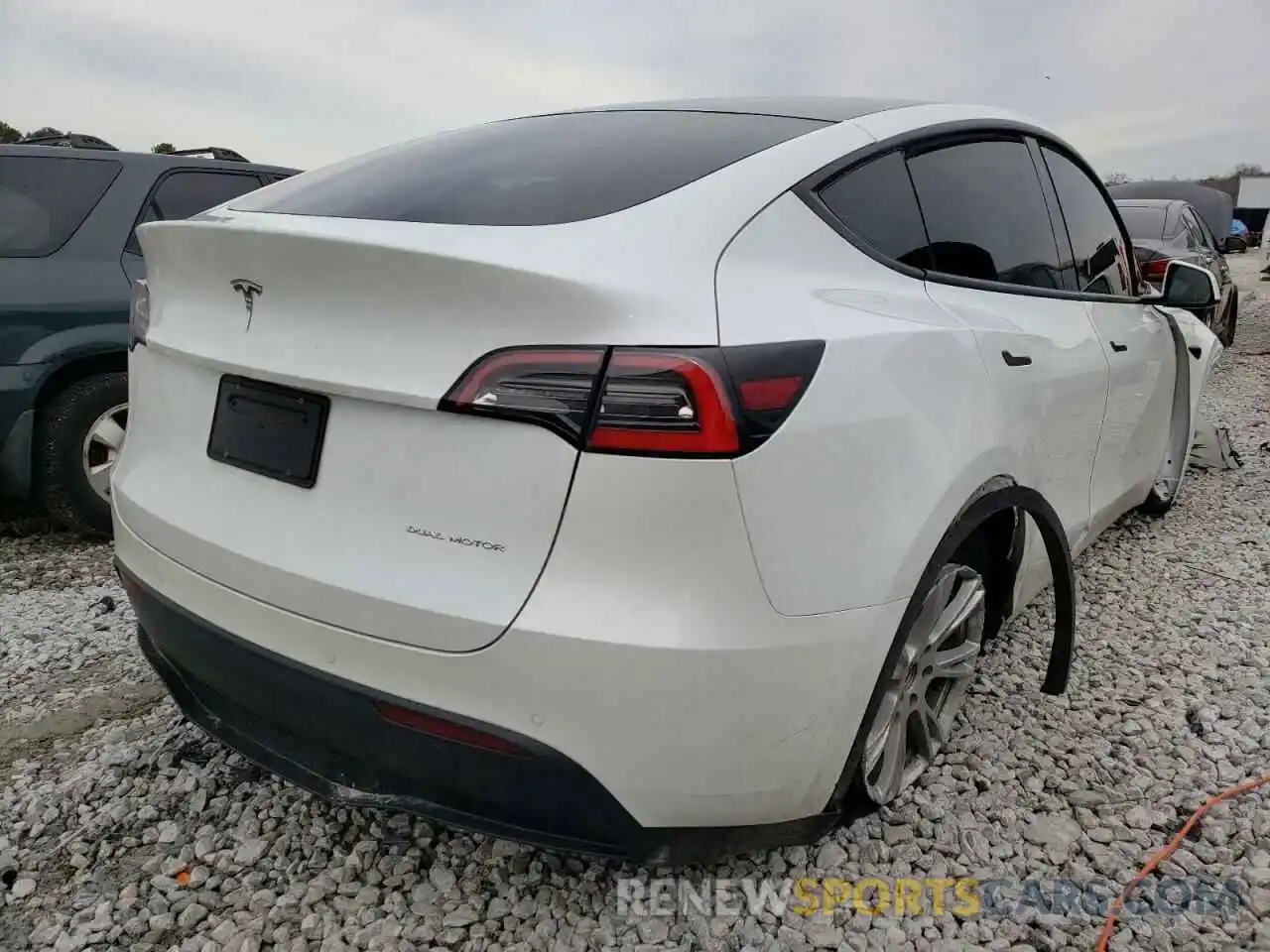 4 Photograph of a damaged car 5YJYGDEE3MF066298 TESLA MODEL Y 2021