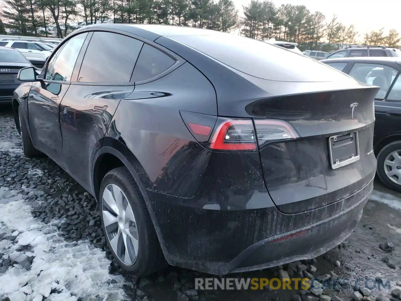 3 Photograph of a damaged car 5YJYGDEE3MF071288 TESLA MODEL Y 2021