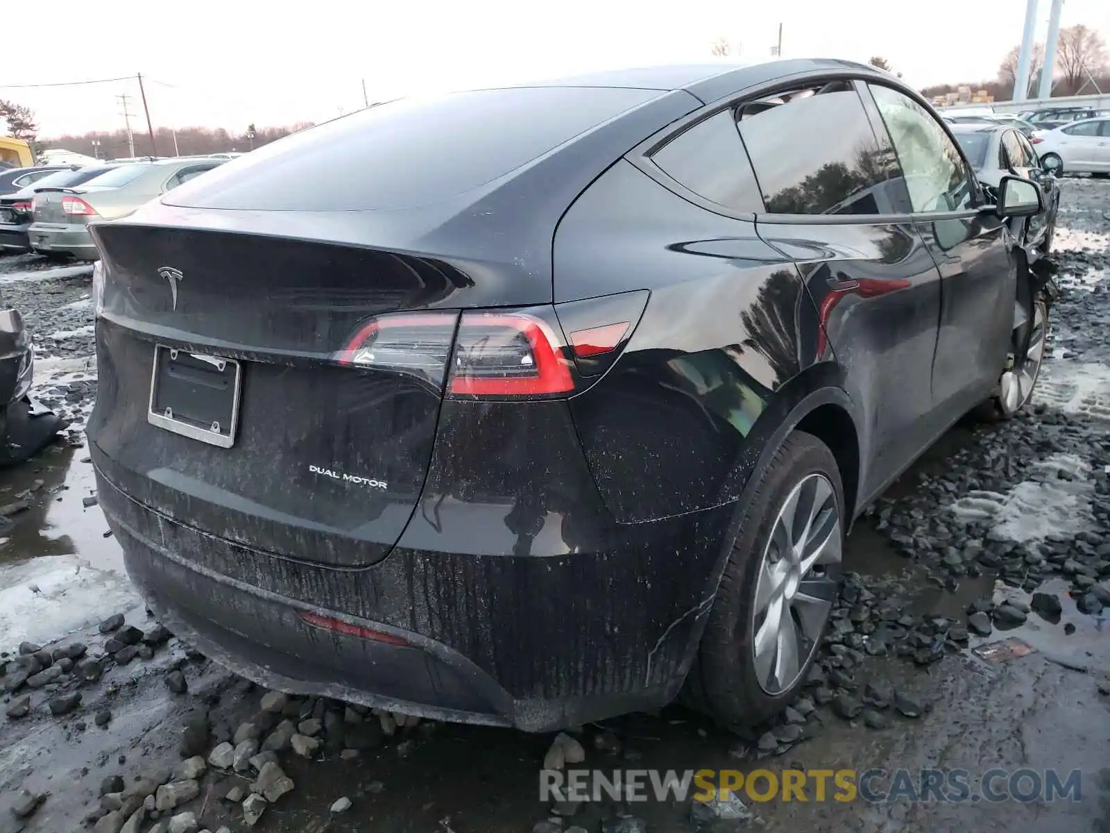 4 Photograph of a damaged car 5YJYGDEE3MF071288 TESLA MODEL Y 2021