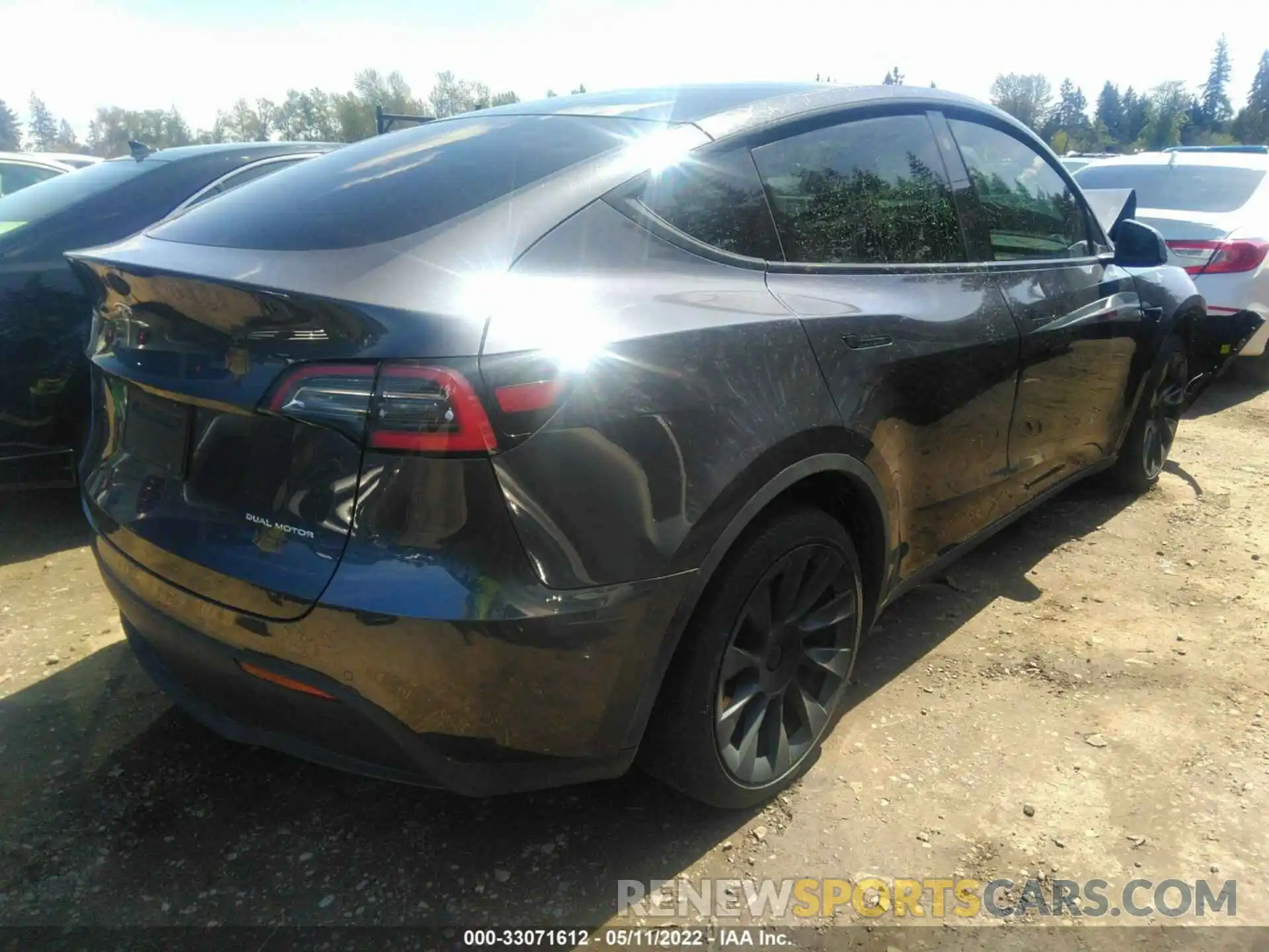 4 Photograph of a damaged car 5YJYGDEE3MF073817 TESLA MODEL Y 2021