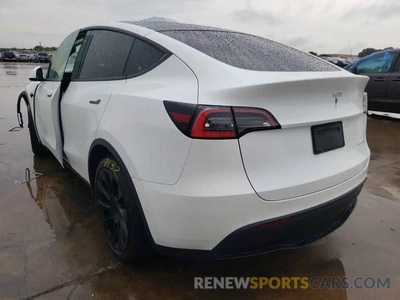 3 Photograph of a damaged car 5YJYGDEE3MF074739 TESLA MODEL Y 2021