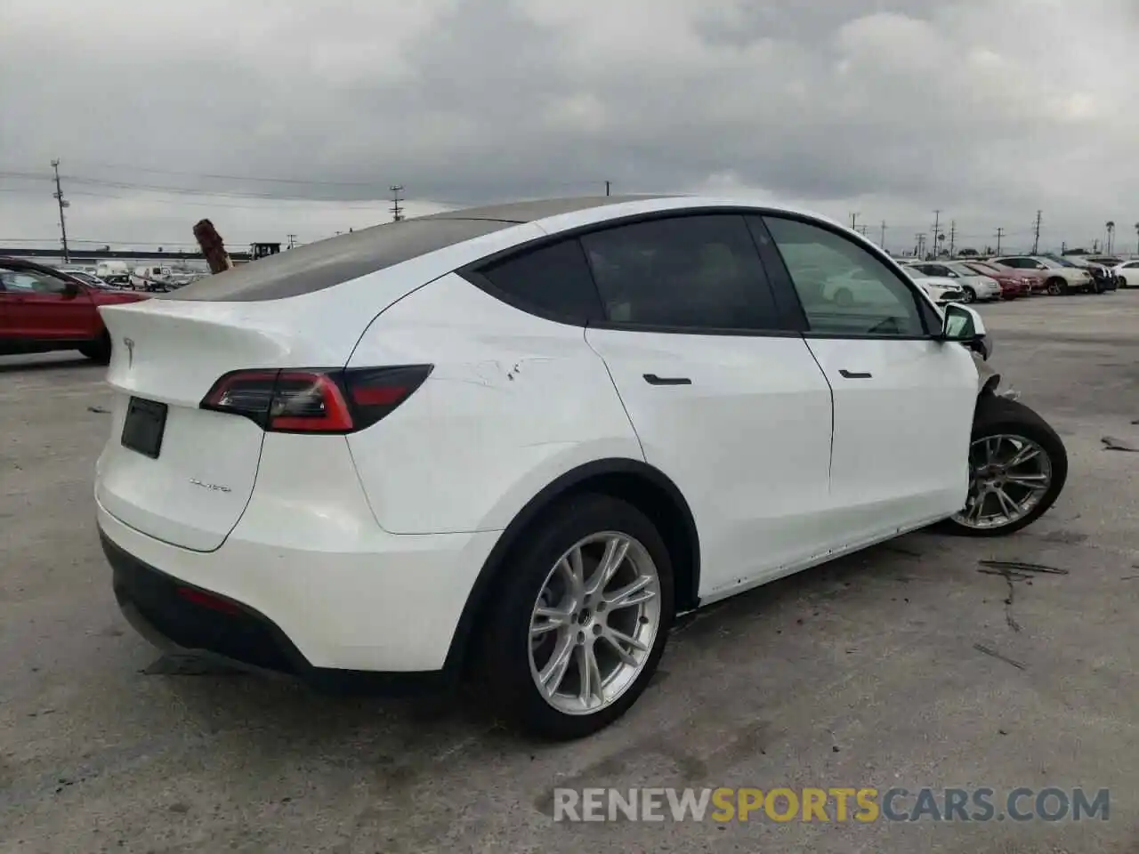 4 Photograph of a damaged car 5YJYGDEE3MF075499 TESLA MODEL Y 2021