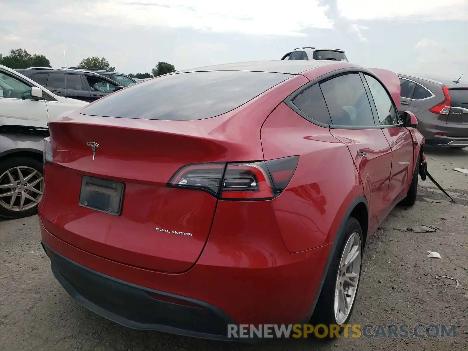 4 Photograph of a damaged car 5YJYGDEE3MF079942 TESLA MODEL Y 2021