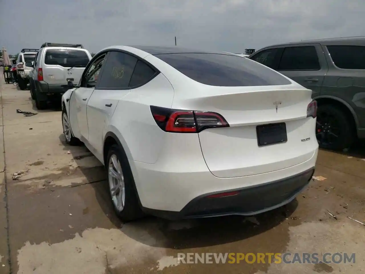 3 Photograph of a damaged car 5YJYGDEE3MF086504 TESLA MODEL Y 2021