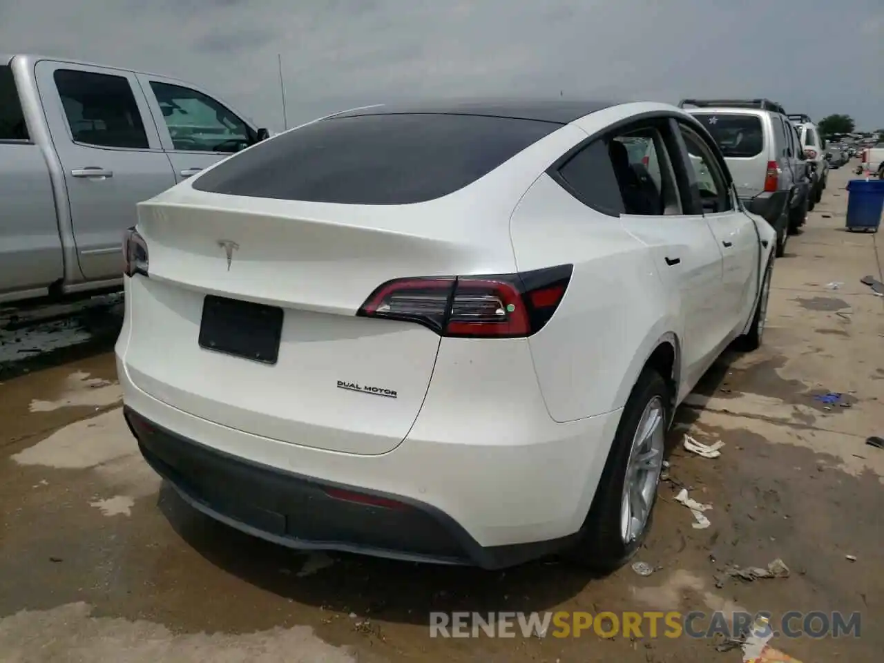 4 Photograph of a damaged car 5YJYGDEE3MF086504 TESLA MODEL Y 2021