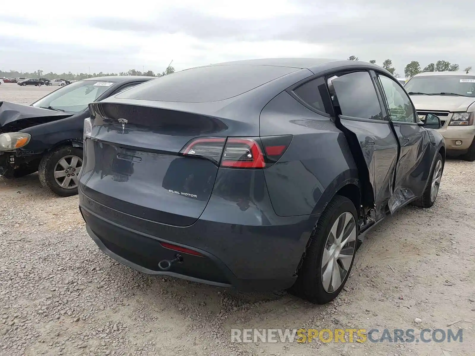 4 Photograph of a damaged car 5YJYGDEE3MF088706 TESLA MODEL Y 2021