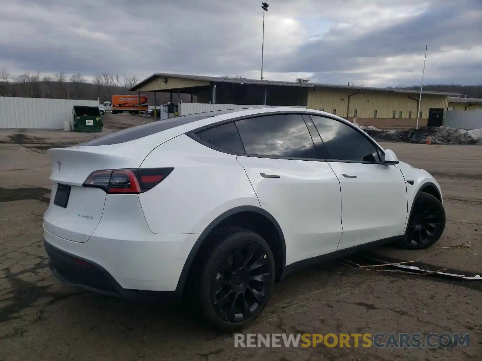 4 Photograph of a damaged car 5YJYGDEE3MF089824 TESLA MODEL Y 2021