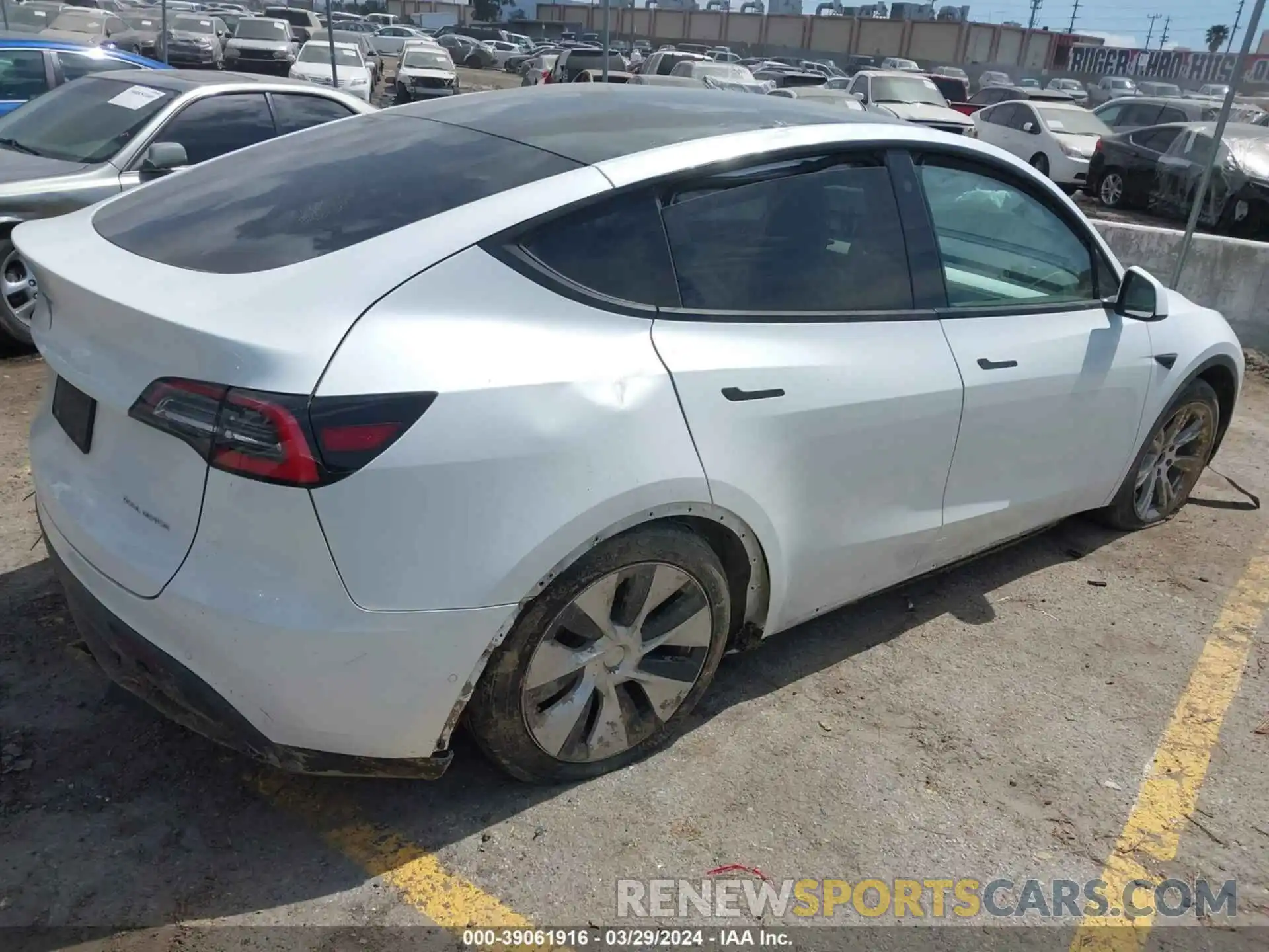 4 Photograph of a damaged car 5YJYGDEE3MF090939 TESLA MODEL Y 2021