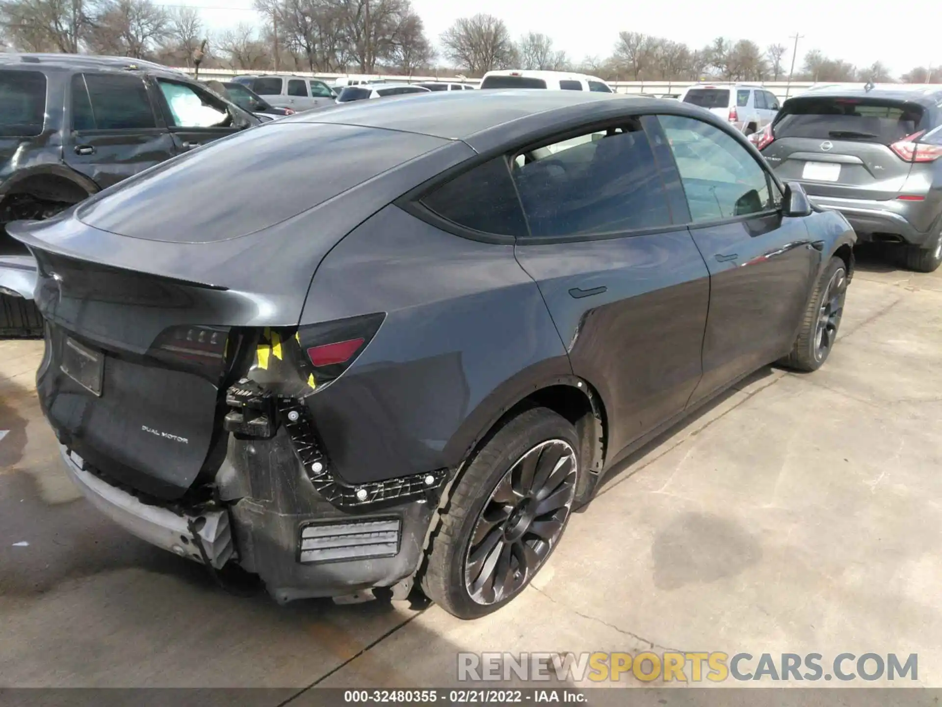 4 Photograph of a damaged car 5YJYGDEE3MF092559 TESLA MODEL Y 2021