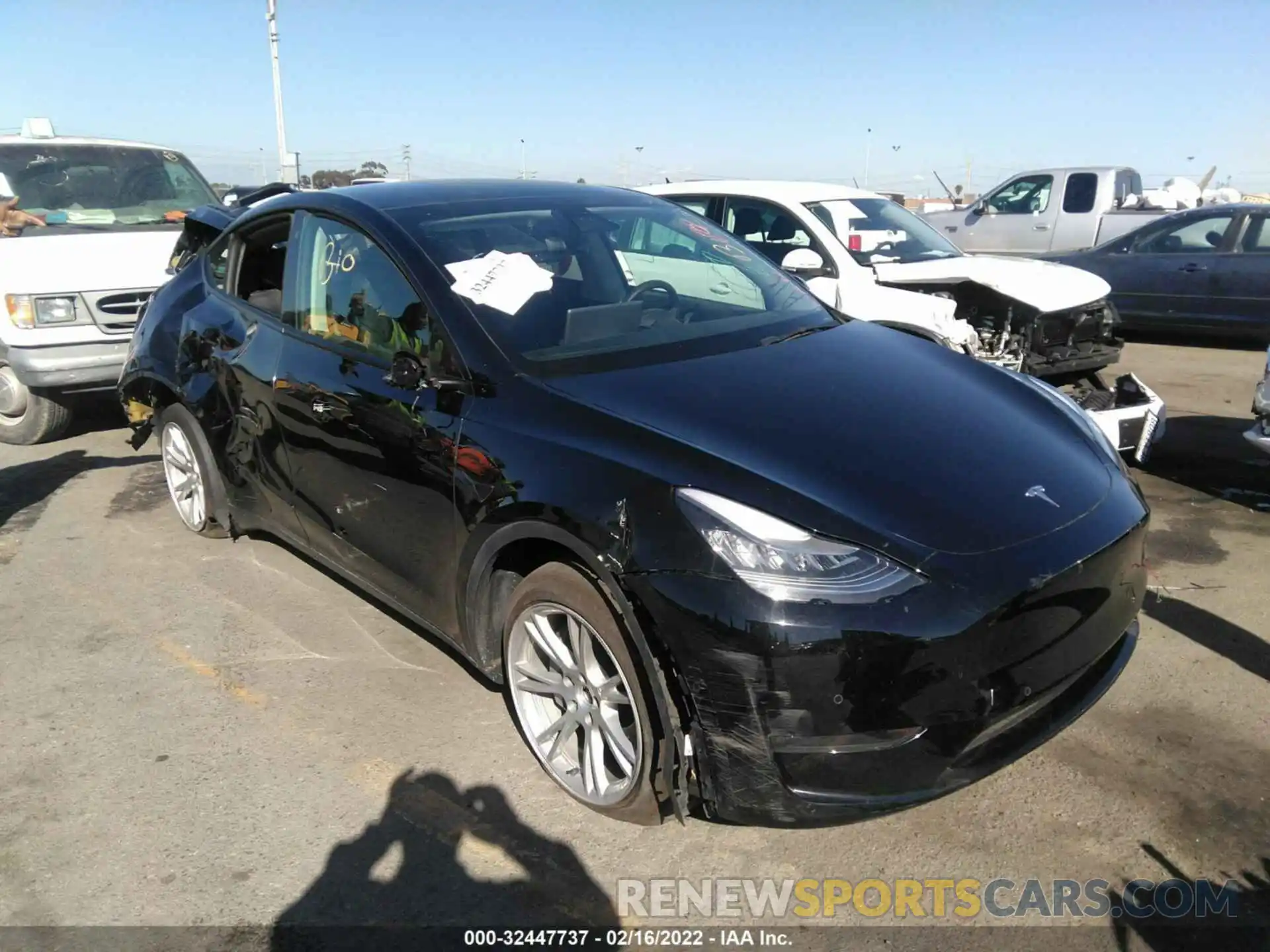 1 Photograph of a damaged car 5YJYGDEE3MF093646 TESLA MODEL Y 2021