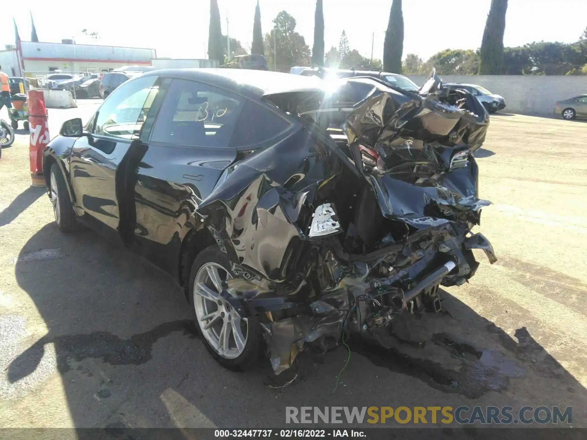 3 Photograph of a damaged car 5YJYGDEE3MF093646 TESLA MODEL Y 2021