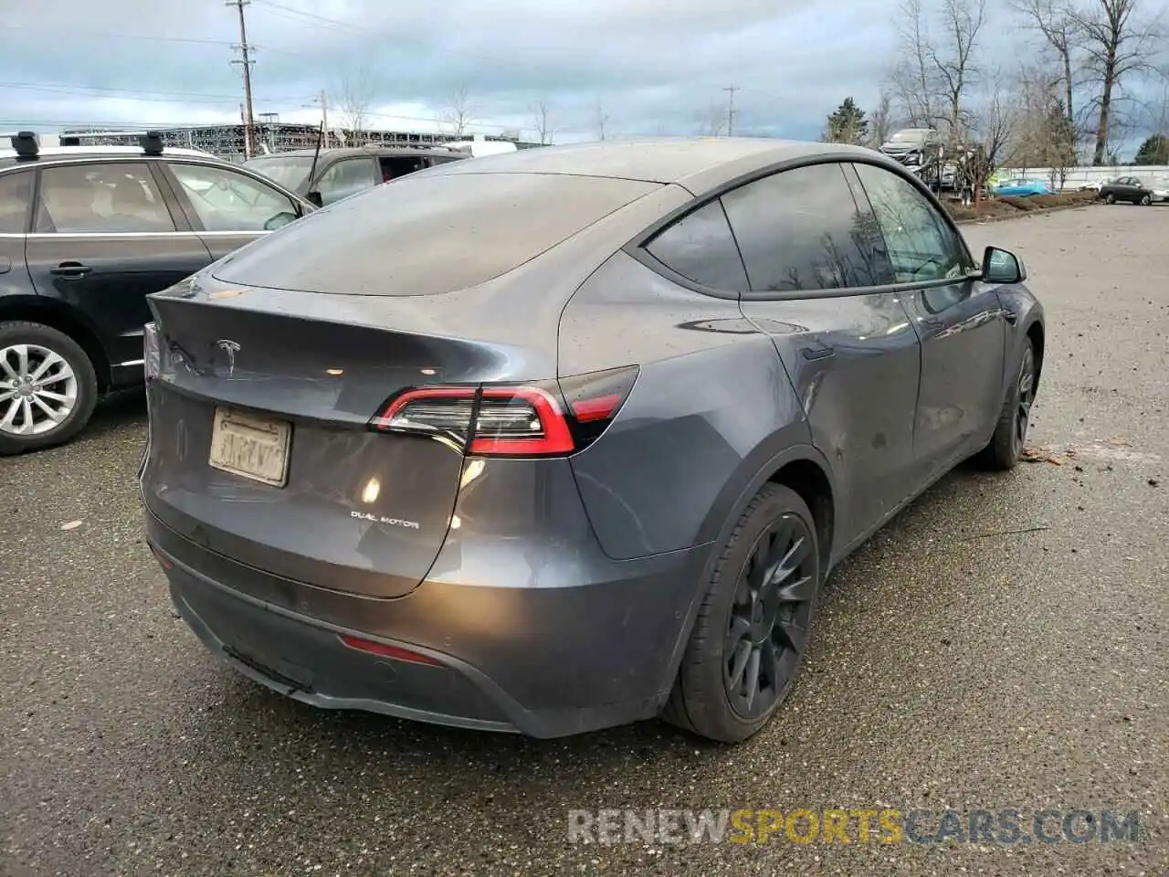 4 Photograph of a damaged car 5YJYGDEE3MF095333 TESLA MODEL Y 2021