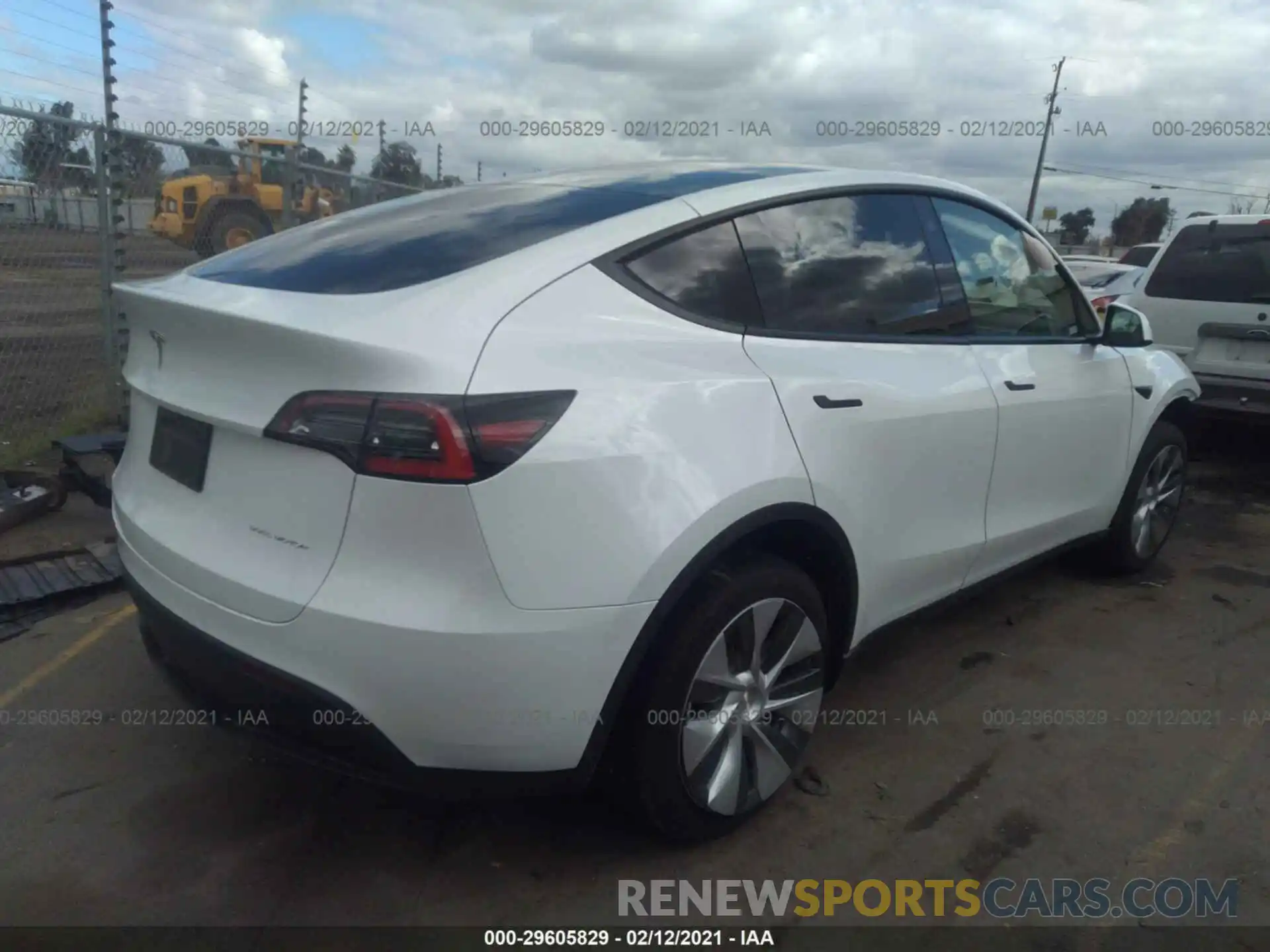 4 Photograph of a damaged car 5YJYGDEE3MF096725 TESLA MODEL Y 2021